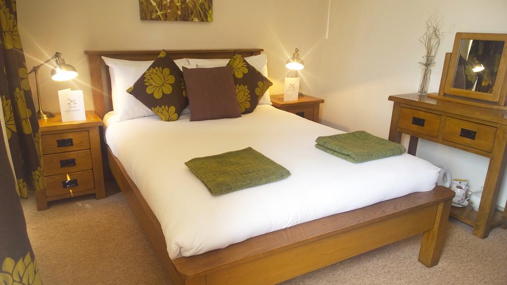 Cross Keys Inn Lydford-on-Fosse Екстериор снимка