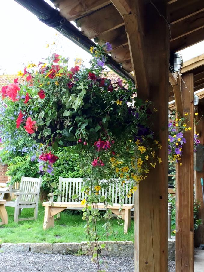 Cross Keys Inn Lydford-on-Fosse Екстериор снимка